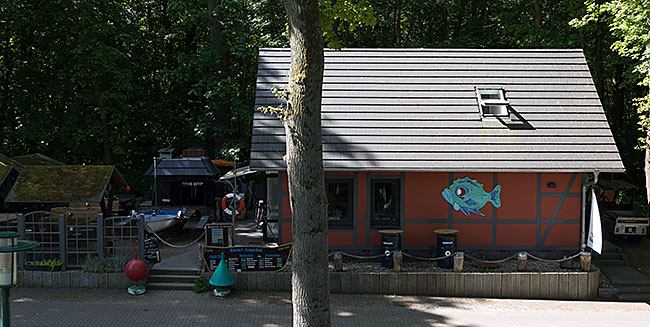 Ostseebad Boltenhagen - Fischrestaurant hinter der Dünenpromenade