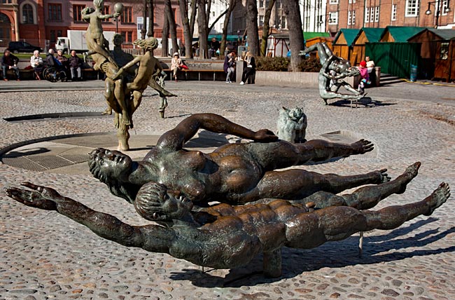 Rostock - The Fountain of Joy – without bubbling water in the cold season
