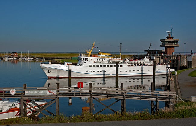 Büsum - Excursion ship returns from Heligoland