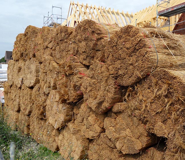 Büsum - The material used for these roofs is delivered in large bundles