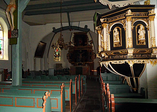 Büsum - View past the pulpit to the altar in St. Clement's Church