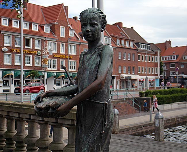 Emden in East Frisia - The Emden fish girl Jantje Vis