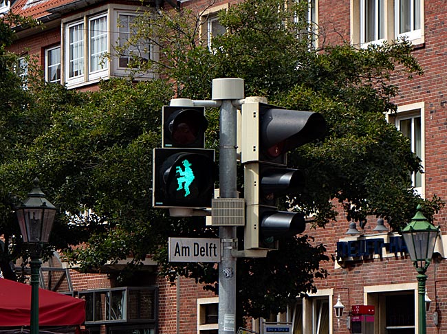 Emden in East Frisia - The green light of the pedestrian signal at the Ottohus shows a typical pose of the comedian