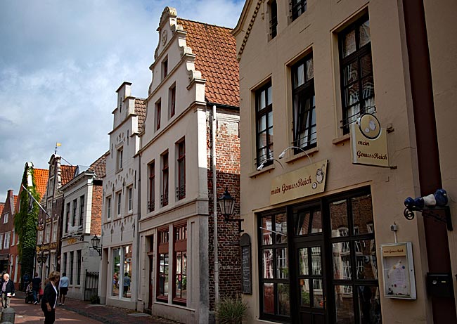 Leer - Picturesque row of houses in Rathausstraße