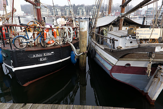 Blick von der Museumswerft über den Hafen - Bremen sehenswert - distant places