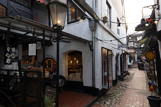 Historischer Hinterhof in der Roten Straße in Flensburg - Bremen sehenswert - distant places