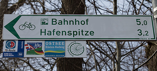 Wegweiser in Ostseebad - Bremen sehenswert - distant places