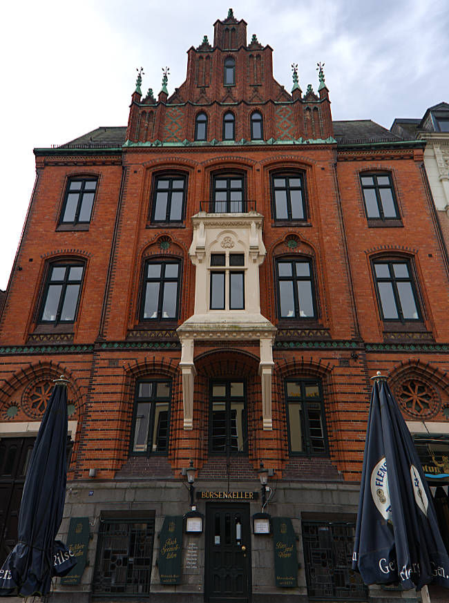 Börsenkeller und Neptun-Hof in Flensburg - Bremen sehenswert - distant places
