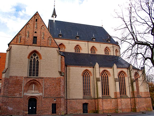 Norden - Ludgerikirche auf dem Marktplatz