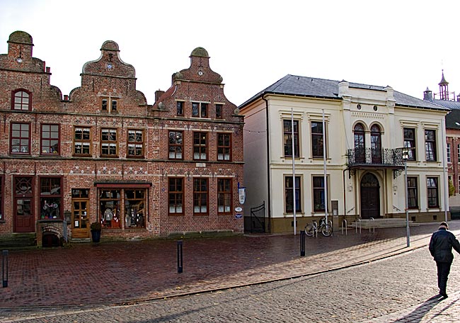 Norden - The Bürgerhäuser De dree Süsters and the Town Hall