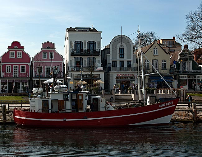 Rostock - Warnemünde - Promenade on the Old River