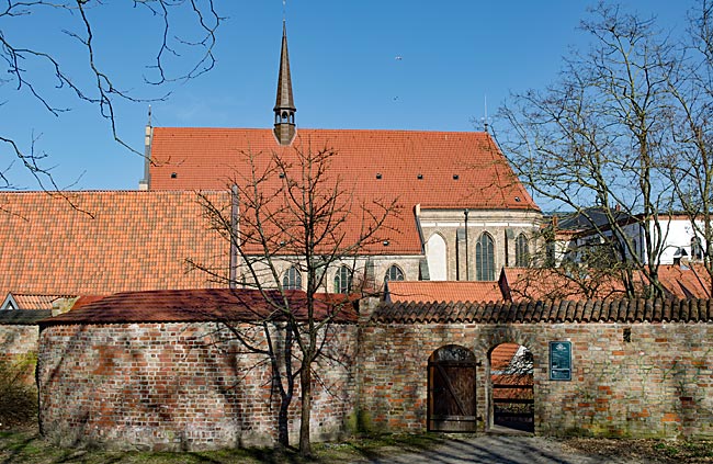 Rostock - From the outside, the full height of the city wall (with its wiekhaus) is no longer visible