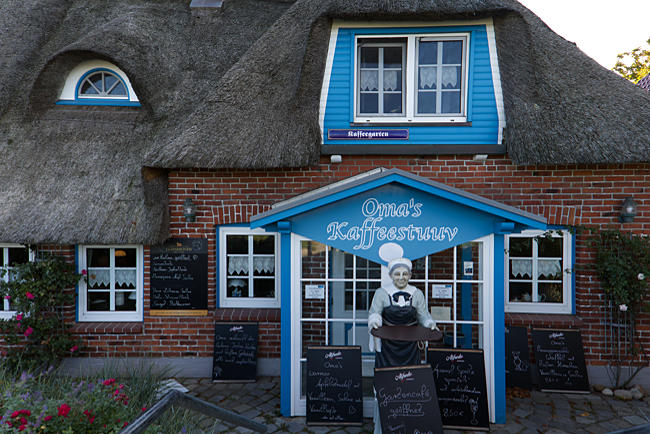 Café behind the dike in Schönberger Strand - Probstei