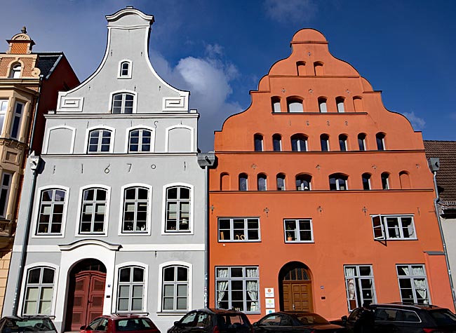 Wismar - Houses on Spiegelberg Street near the Water Gate: The one on the right already stood before the Swedish era