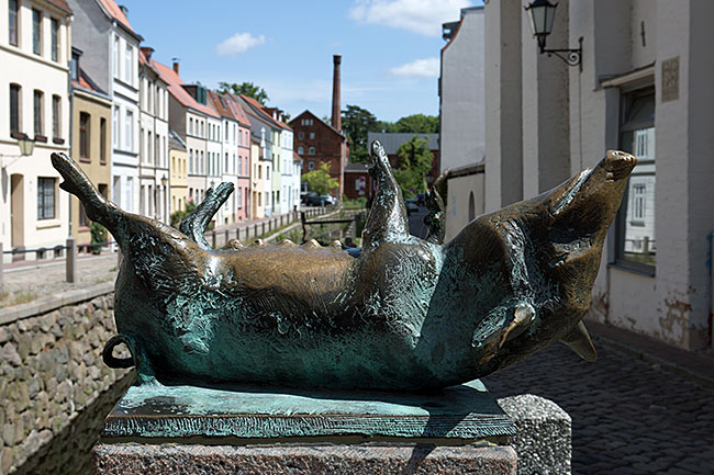 Wismar - One of the four pigs at Schweinsbrücke