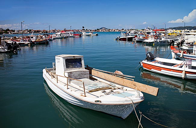Zakynthos, the Ionian Island in Greece - The idyll is deceptive: at the port of Agios Sostis, excursion ships and boats set off into the bay of Laganas; motorcoaches bring guests all the way to the pier