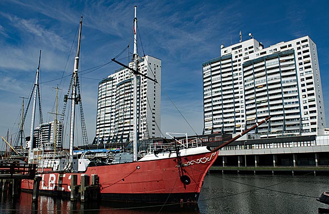 Bremerhaven - Blick über den Museumshafen auf das Columbus-Center - Bremen sehenswert