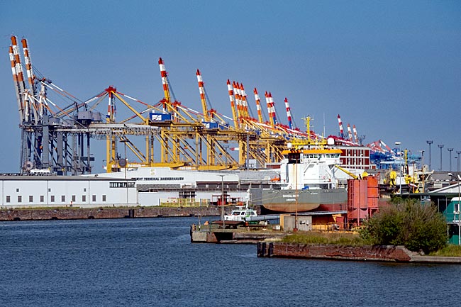 Bremerhaven - Überseehafen mit Containerbrücken - Bremen sehenswert
