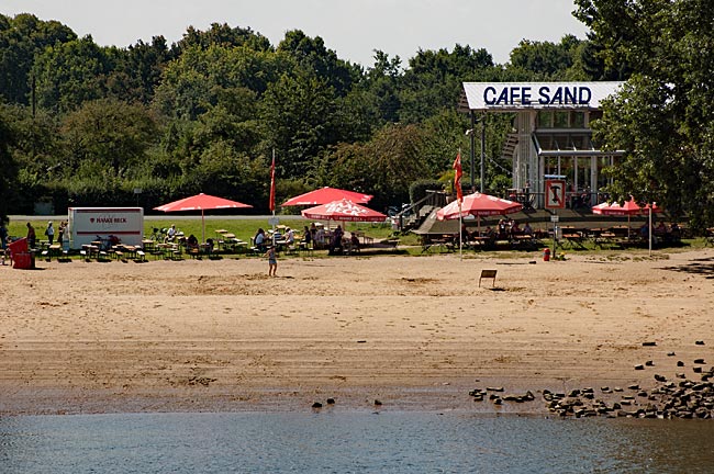 Cafe Sand auf dem Stadtwerder neben dem Anleger der Sielwallfähre - Bremen sehenswert