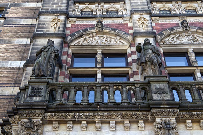 Detailansicht der Frontfassade des Gerichtsgebäudes - Bremen sehenswert