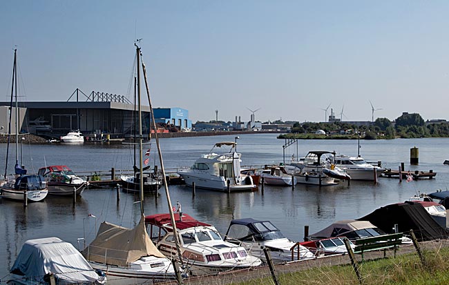 Vom Weserwehr durch den Hemelinger Hafen zum Sporthafen und Strand