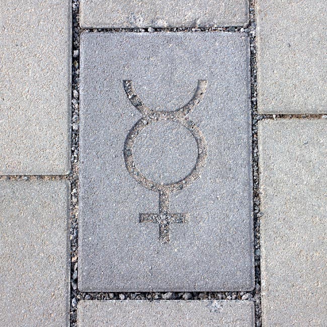 Metalhenge in Bremen - Symbol des Merkur auf dem Planetenweg