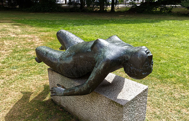 Oldenburg - Bronze-Skulptur am Schloss