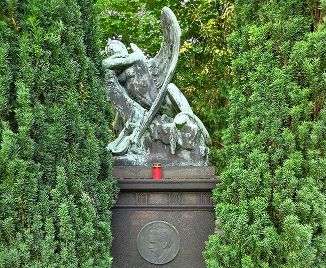 Riensberger Friedhof - Mausoleum im Jugendstil - Bremen sehenswert