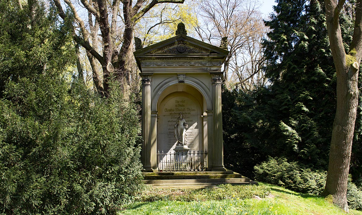 Mausoleum von Johann Höpken auf dem Riensberger Friedhof - Bremen sehenswert
