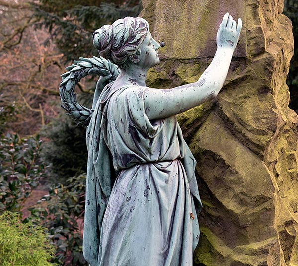 Riensberger Friedhof - Statue - Bremen sehenswert