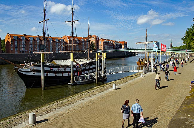 Schlachte mit historischen Schiffen - Bremen sehenswert