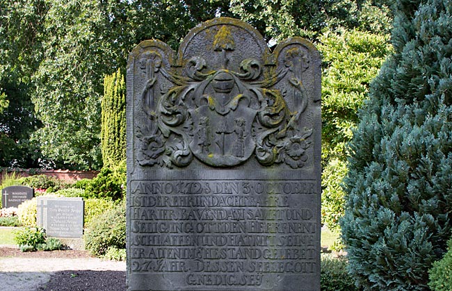 Grabstein von 1750 auf dem Friedhof von Wasserhorst - Bremen sehenswert